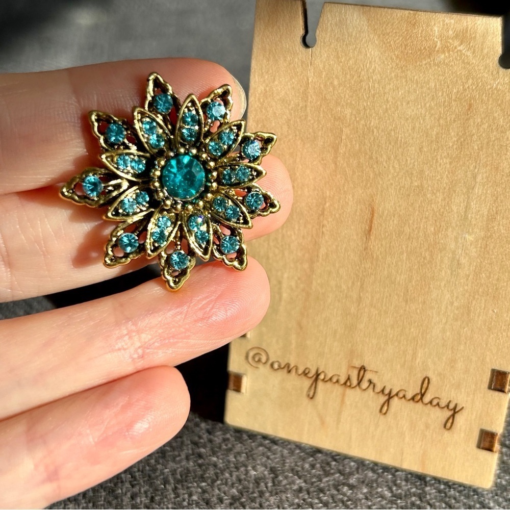 Austrian Crystal Rhinestone Fashion Brooch Pin, Blue, Aqua, Gold (STAR) - Picture 14 of 16